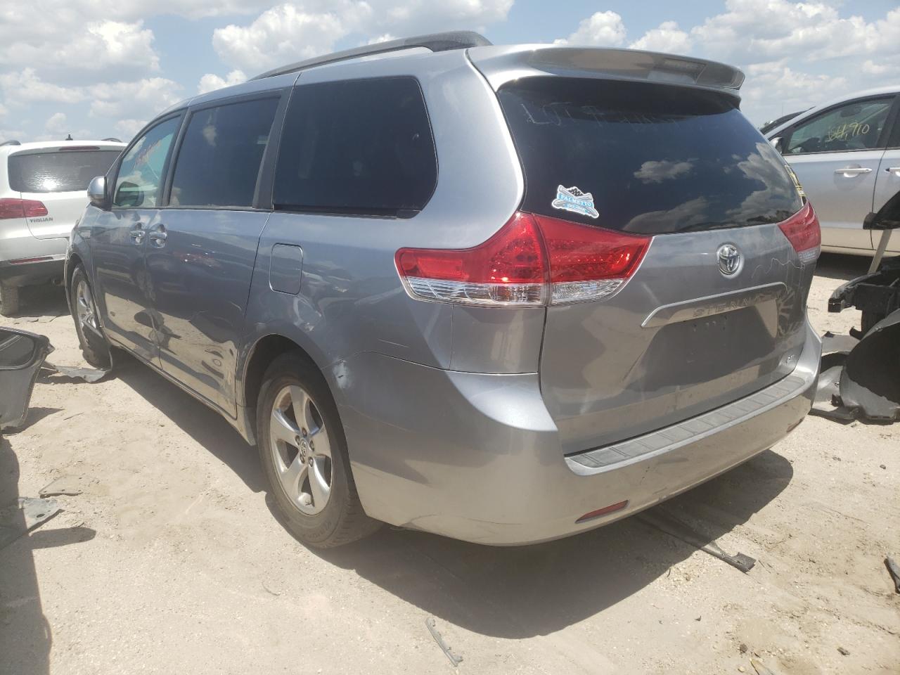 Photo 3 from auction – 2013 TOYOTA SIENNA LE with VIN 5TDKK3DC2DS348829