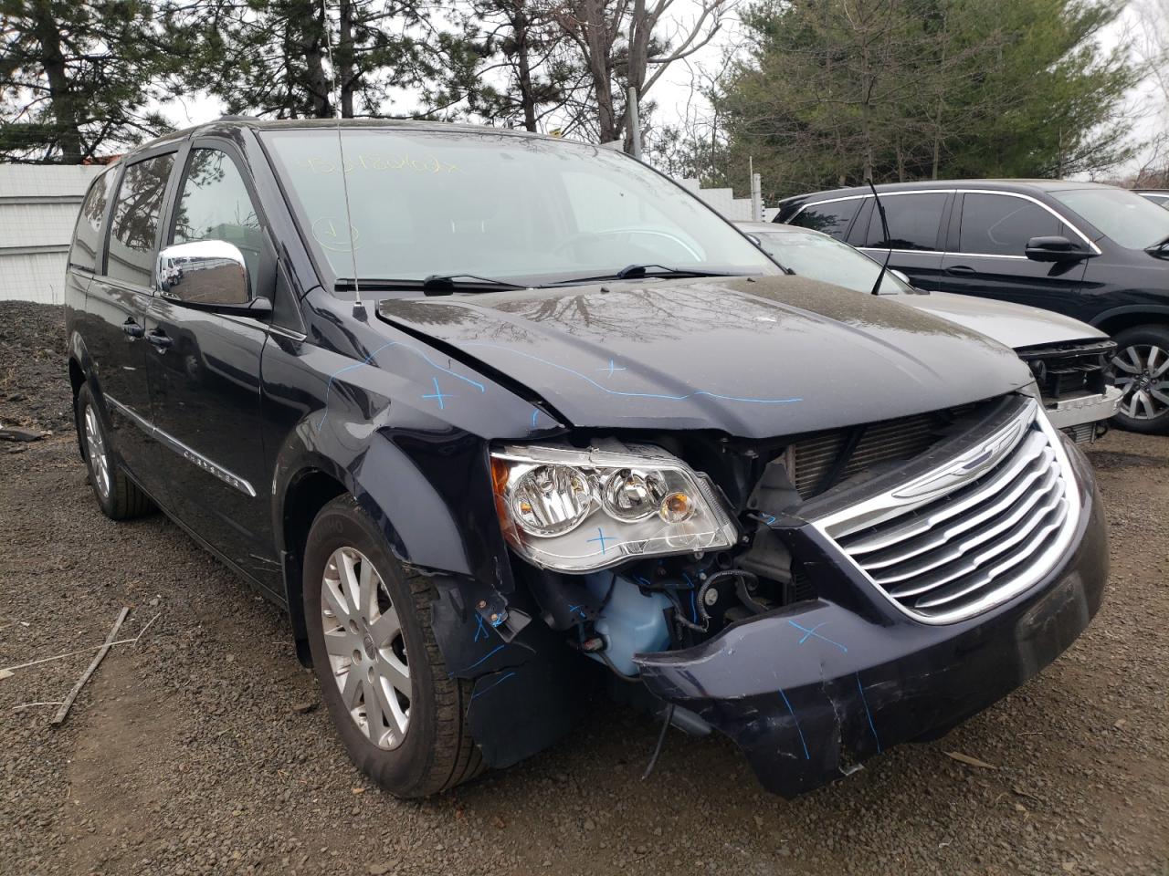 CHRYSLER TOWN & COU 2011 with VIN 2A4RR8DG4BR604124 - Photo from auction