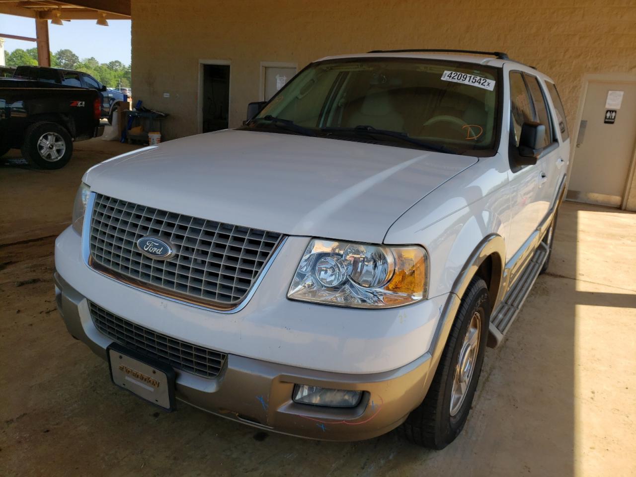 Photo 2 from auction – 2004 FORD EXPEDITION with VIN 1FMRU17W54LB08691