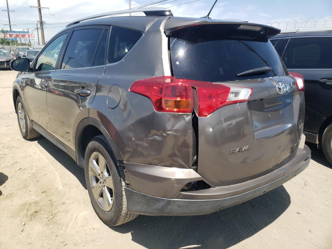 Photo 3 from auction – 2015 TOYOTA RAV4 XLE with VIN JTMWFREV5FD056549