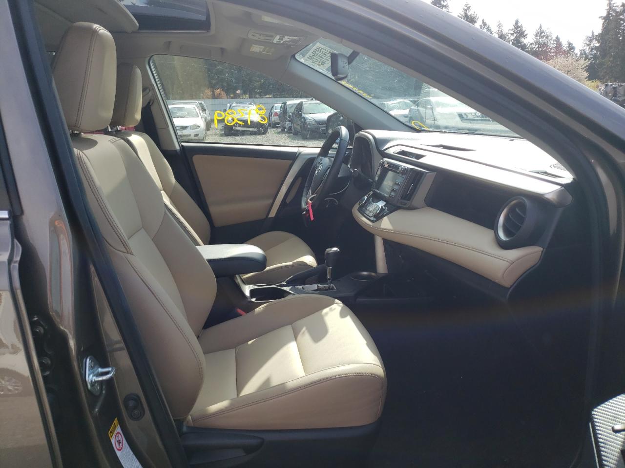 Photo 5 from auction – 2015 TOYOTA RAV4 LIMIT with VIN JTMDFREV5FD127305