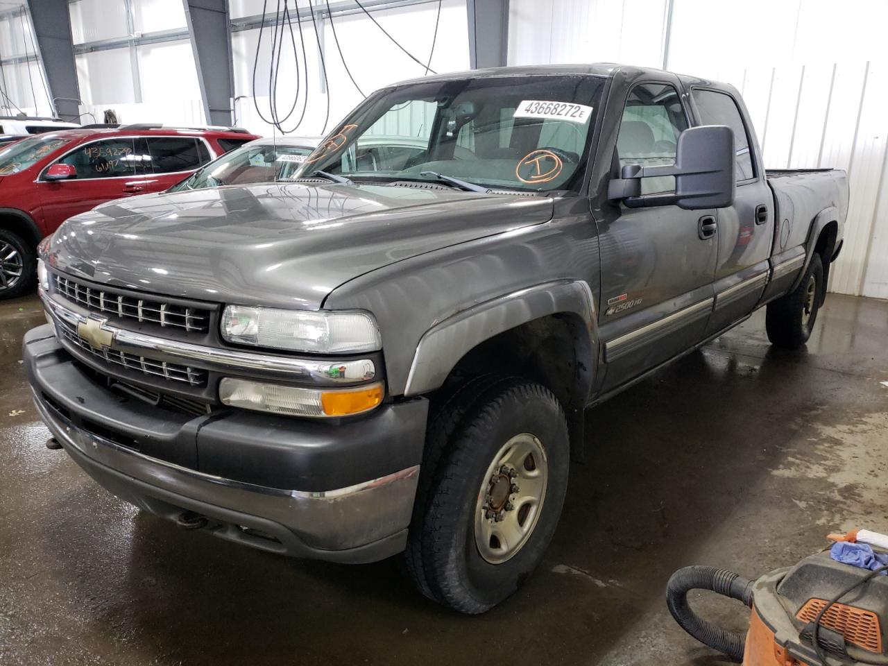 Photo 2 from auction – 2002 CHEVROLET SILVERADO with VIN 1GCHK23102F196065