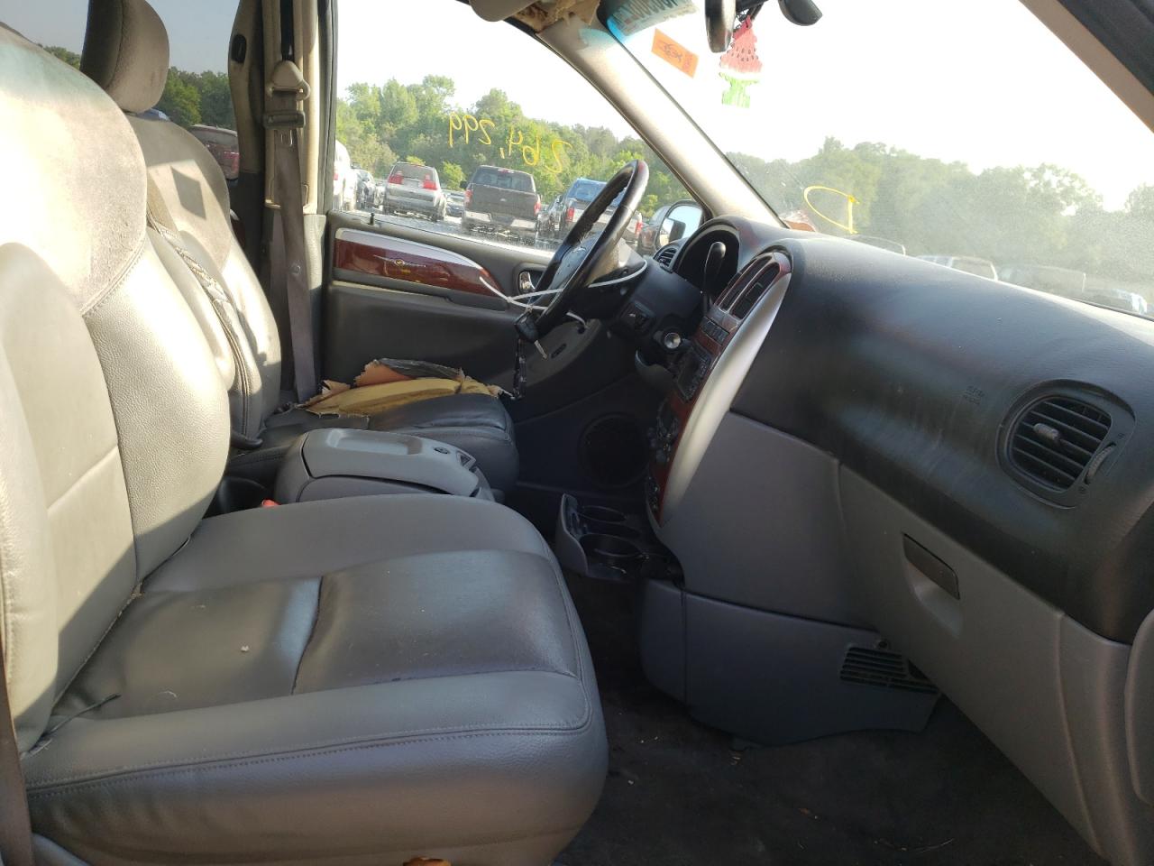 Photo 5 from auction – 2007 CHRYSLER TOWN & COU with VIN 2A4GP64L37R329156