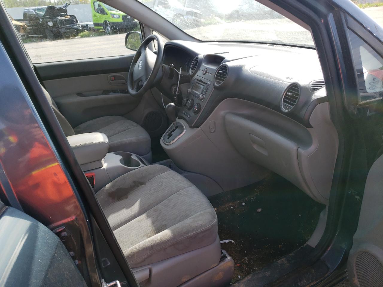 Photo 5 from auction – 2009 KIA RONDO BASE with VIN KNAFG528997222365