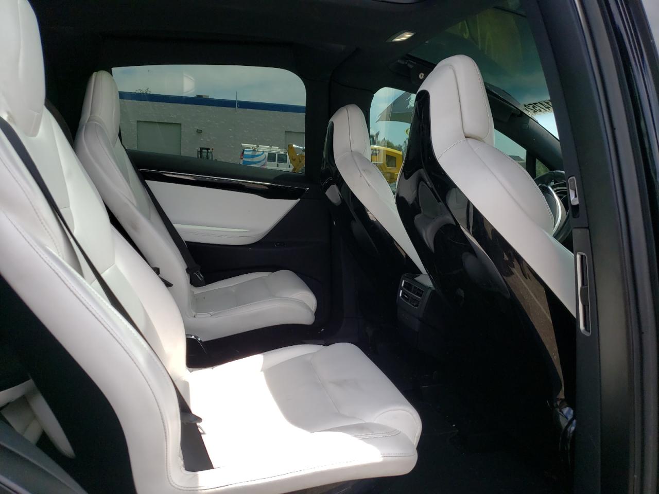 Photo 6 from auction – 2016 TESLA MODEL X with VIN 5YJXCBE25GF021160