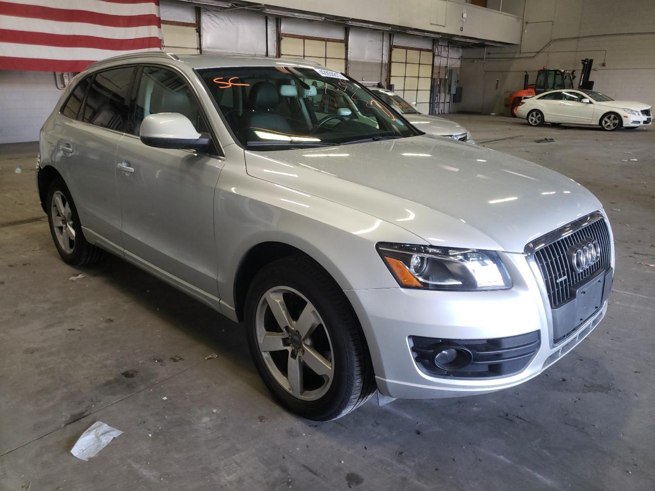 AUDI Q5 PREMIUM 2011 with VIN WA1LFAFP4BA058562 - Photo from auction