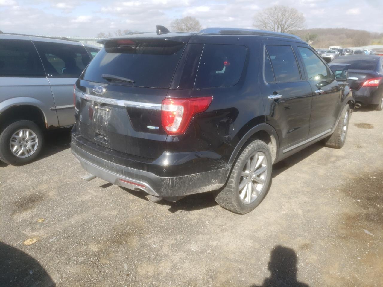 Photo 4 from auction – 2016 FORD EXPLORER L with VIN 1FM5K8F84GGB27813
