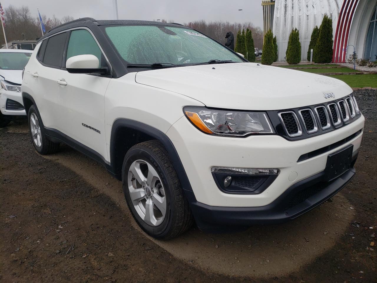 JEEP COMPASS LA 2018 with VIN 3C4NJDBB2JT399037 - Photo from auction