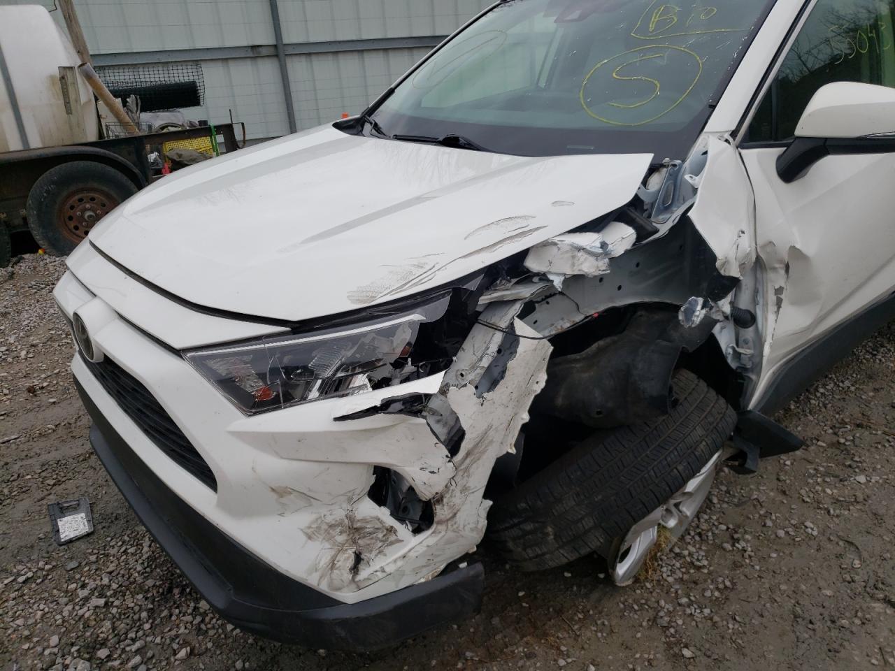 Photo 9 from auction – 2019 TOYOTA RAV4 XLE with VIN JTMP1RFV3KD023240