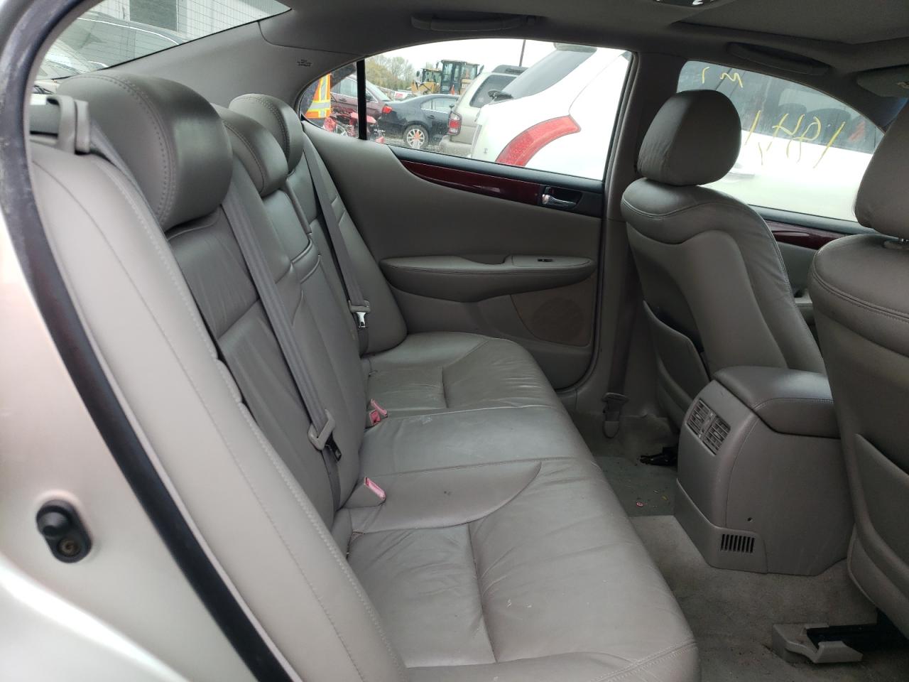 Photo 6 from auction – 2004 LEXUS ES 330 with VIN JTHBA30G140019357