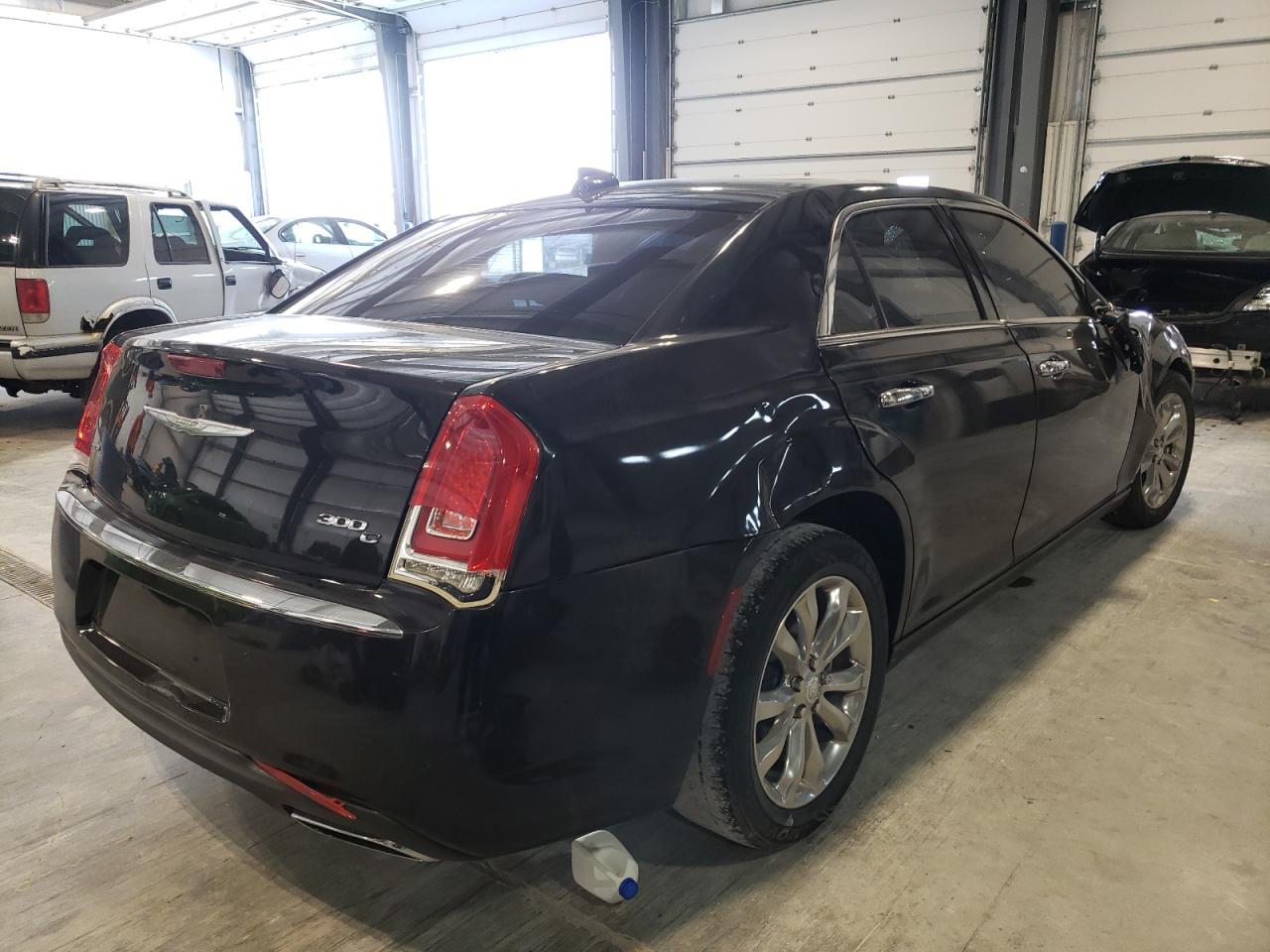 Photo 4 from auction – 2016 CHRYSLER 300C with VIN 2C3CCAKG3GH191136