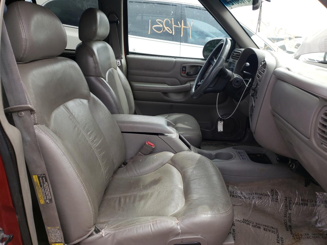 Photo 19 from auction – 2002 CHEVROLET BLAZER with VIN 1GNDT13W22K141438