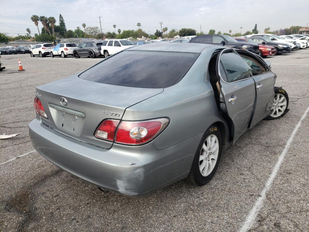 Photo 4 from auction – 2003 LEXUS ES 300 with VIN JTHBF30G030141997
