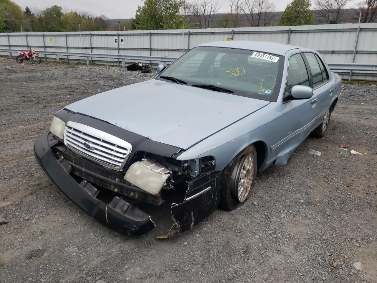 Photo 2 from auction – 2003 FORD CROWN VICT with VIN 2FAFP74W03X141479