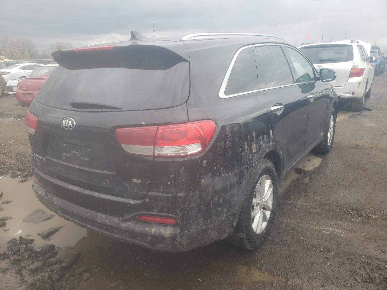 Photo 4 from auction – 2016 KIA SORENTO LX with VIN 5XYPGDA32GG065897