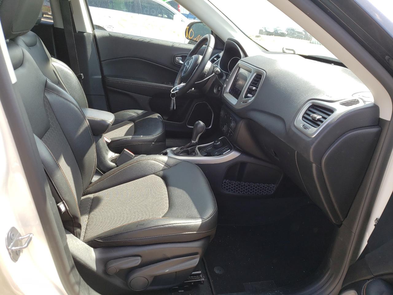 Photo 5 from auction – 2018 JEEP COMPASS LA with VIN 3C4NJDBB4JT261418