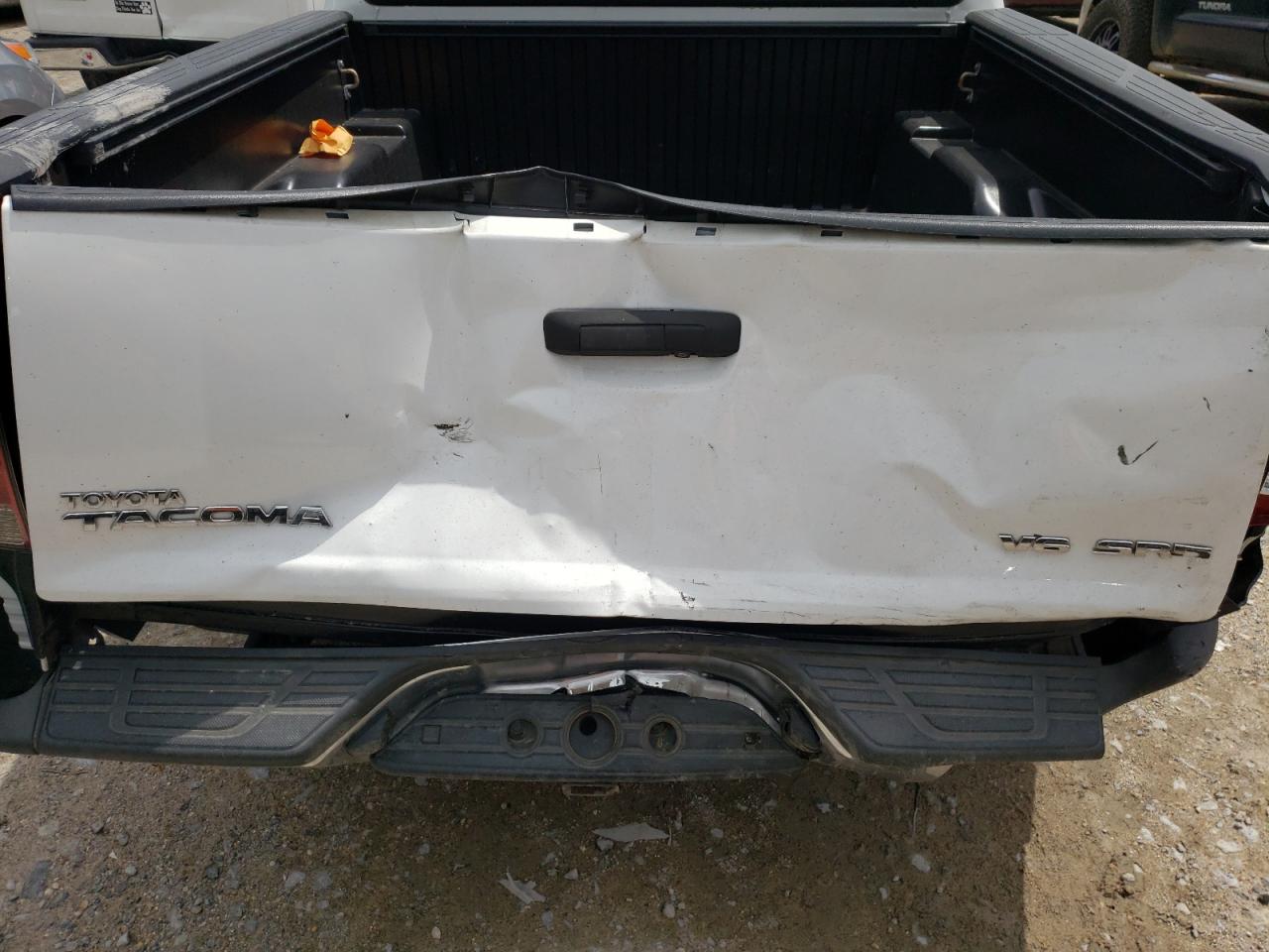 Photo 9 from auction – 2015 TOYOTA TACOMA DOU with VIN 5TFLU4EN8FX141833