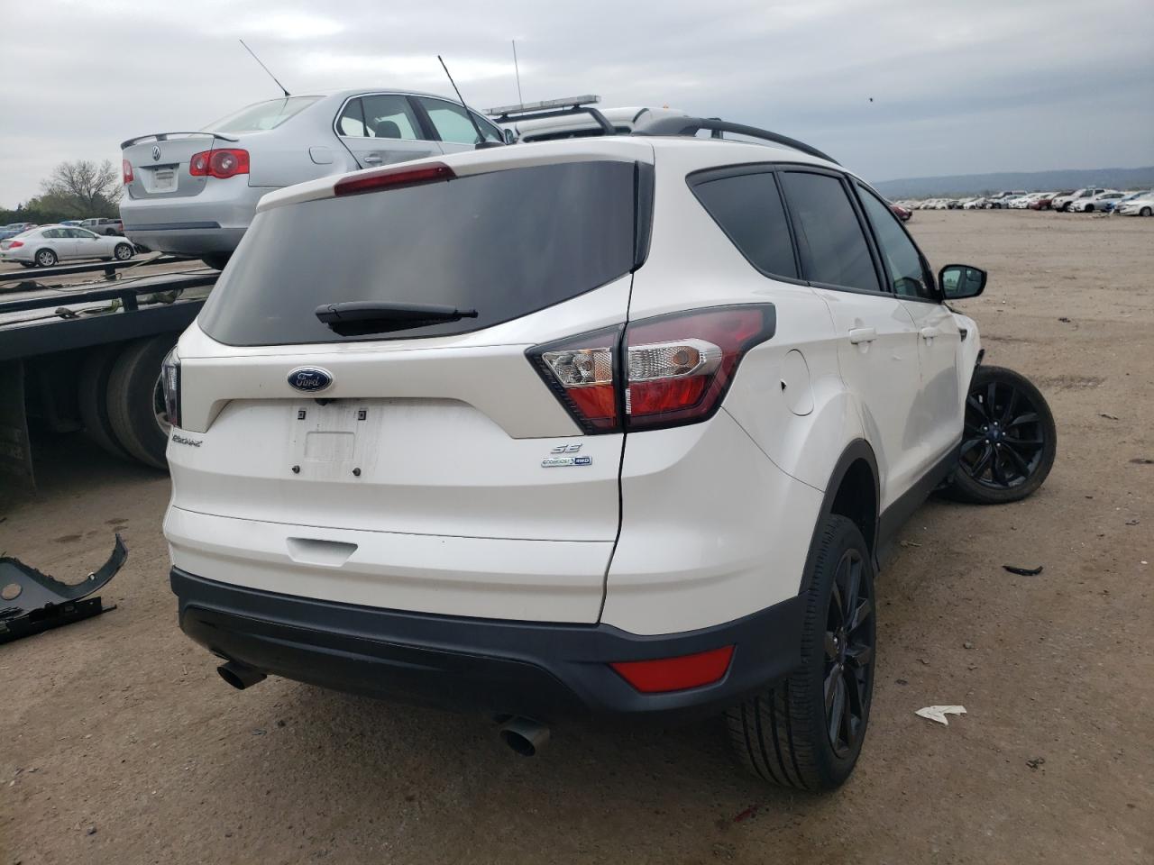 Photo 4 from auction – 2017 FORD ESCAPE SE with VIN 1FMCU9G9XHUA76335