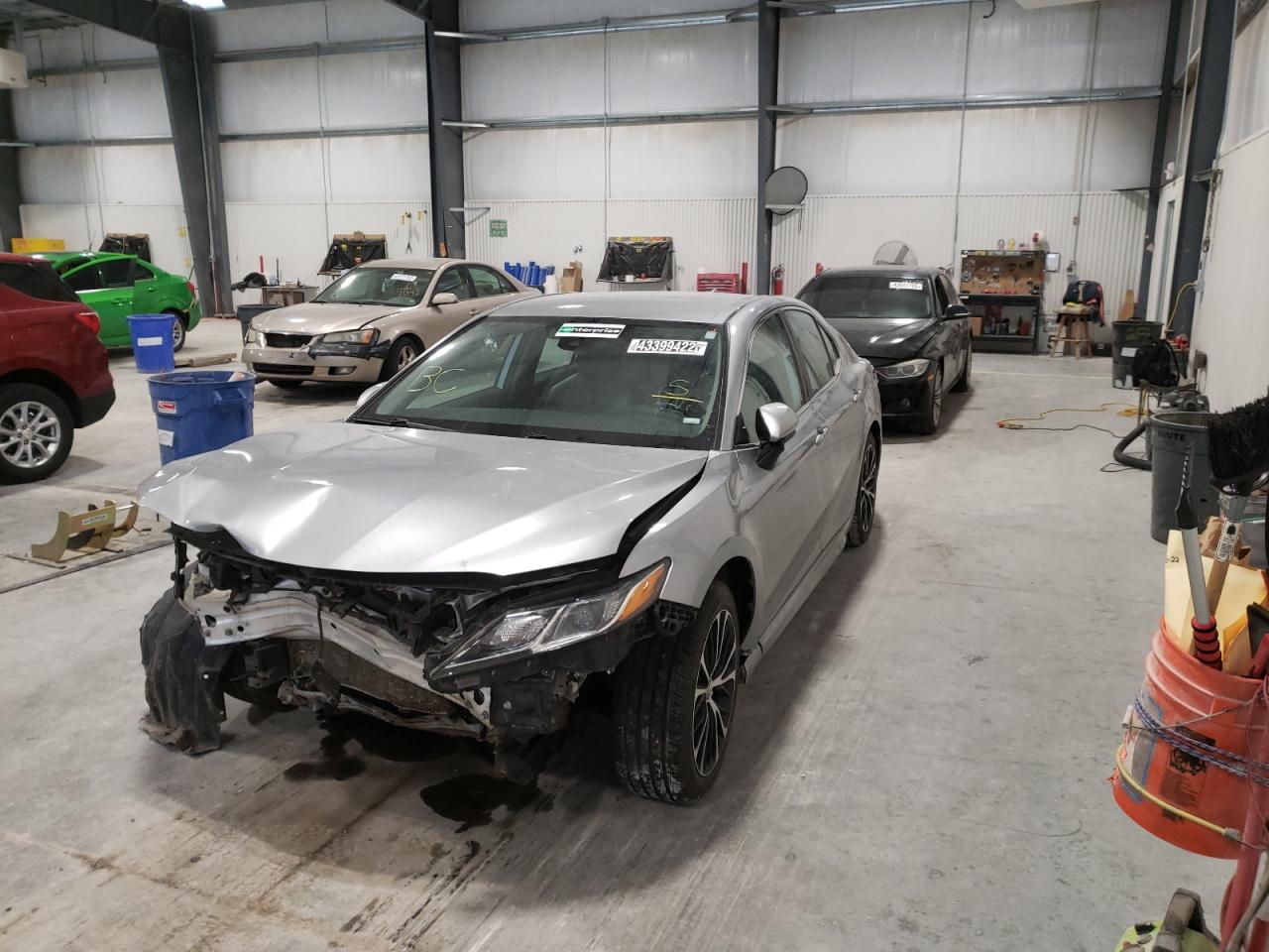 Photo 2 from auction – 2020 TOYOTA CAMRY SE with VIN 4T1G11AK2LU932288