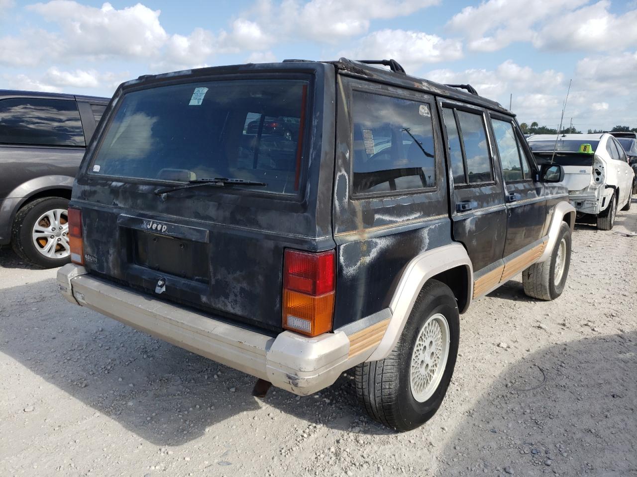 Photo 4 from auction – 1996 JEEP CHEROKEE C with VIN 1J4FT78S5TL229481