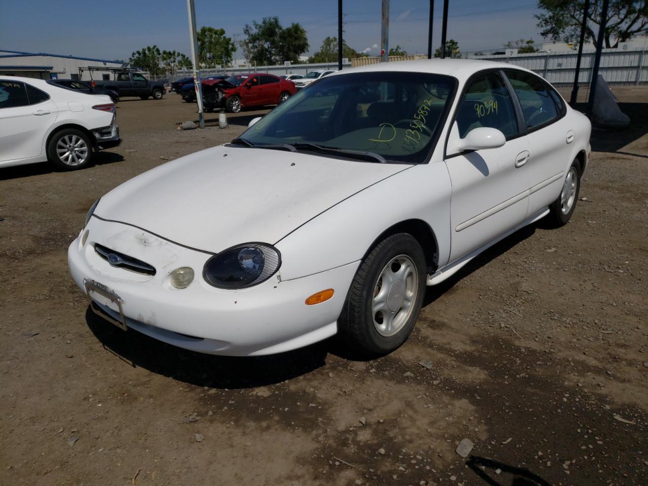 Photo 2 from auction – 1998 FORD TAURUS LX with VIN 1FAFP52U2WG104420