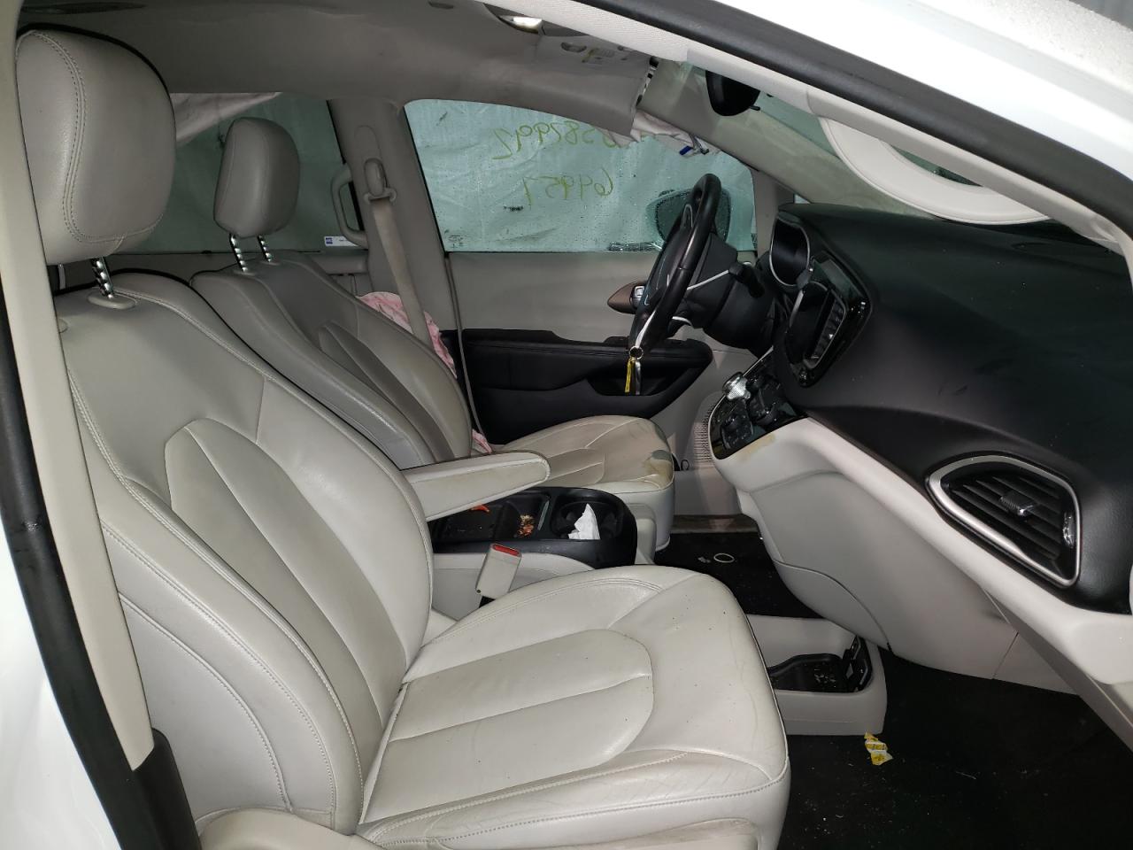 Photo 5 from auction – 2017 CHRYSLER PACIFICA T with VIN 2C4RC1BG3HR506714