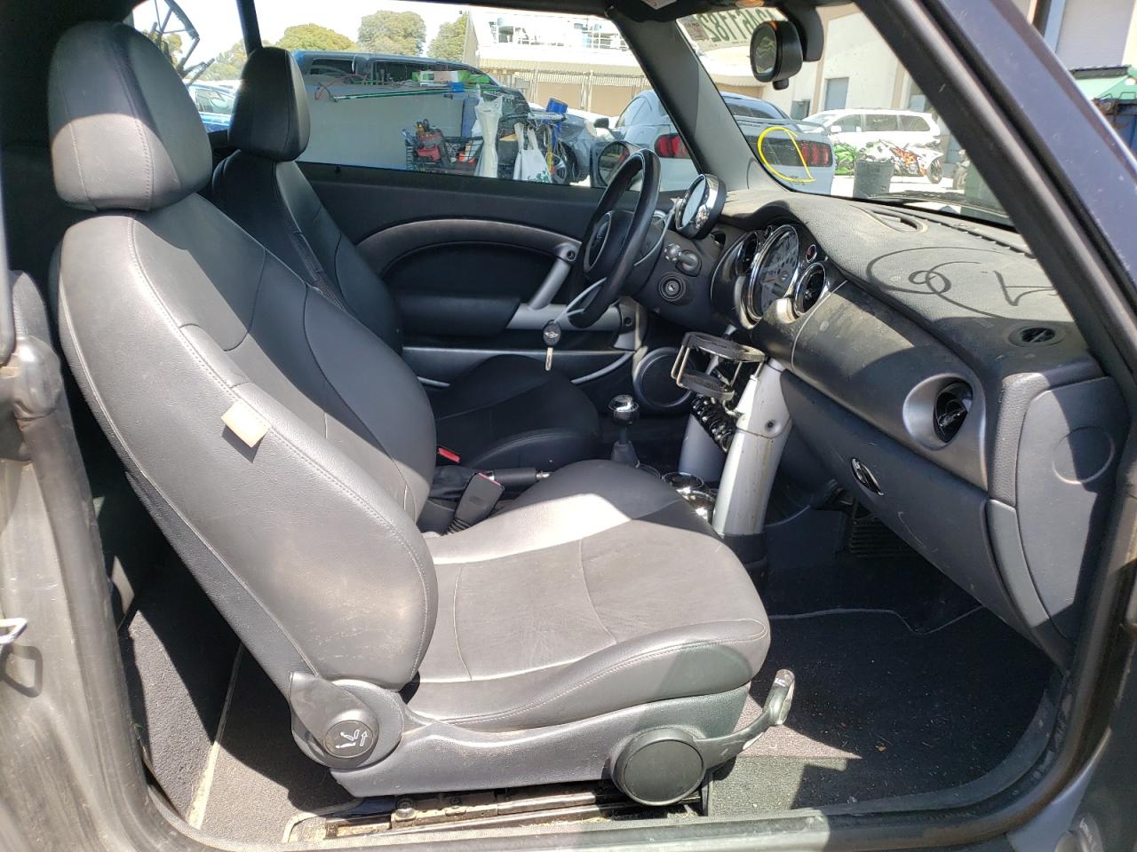 Photo 5 from auction – 2005 MINI COOPER S with VIN WMWRH33485TF82967