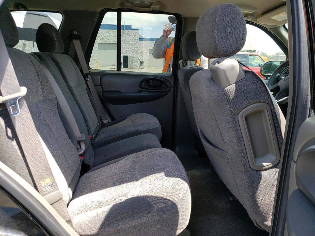 Photo 6 from auction – 2004 CHEVROLET TRAILBLAZE with VIN 1GNDS13S942377779