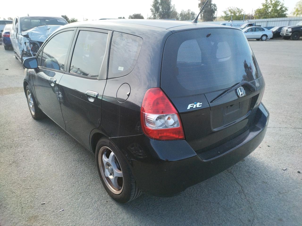 Photo 3 from auction – 2007 HONDA FIT with VIN JHMGD37417S044650