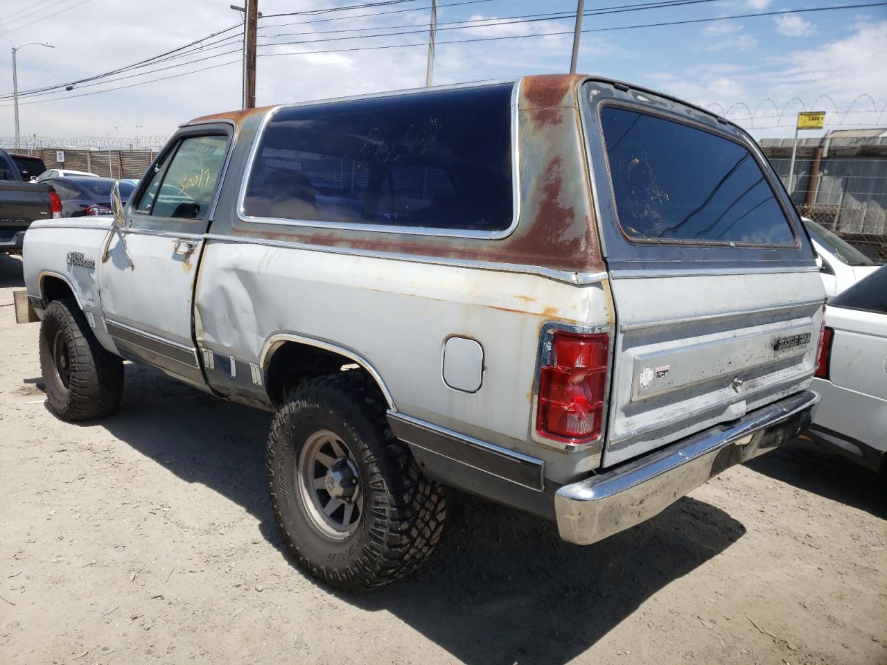Photo 3 from auction – 1985 DODGE RAMCHARGER with VIN 1B4GW12T2FS655569