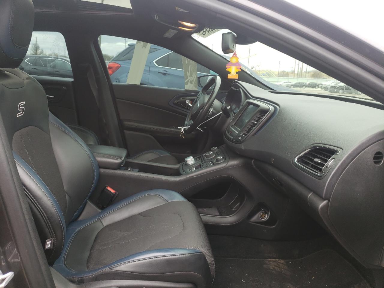 Photo 5 from auction – 2015 CHRYSLER 200 S with VIN 1C3CCCBGXFN722141