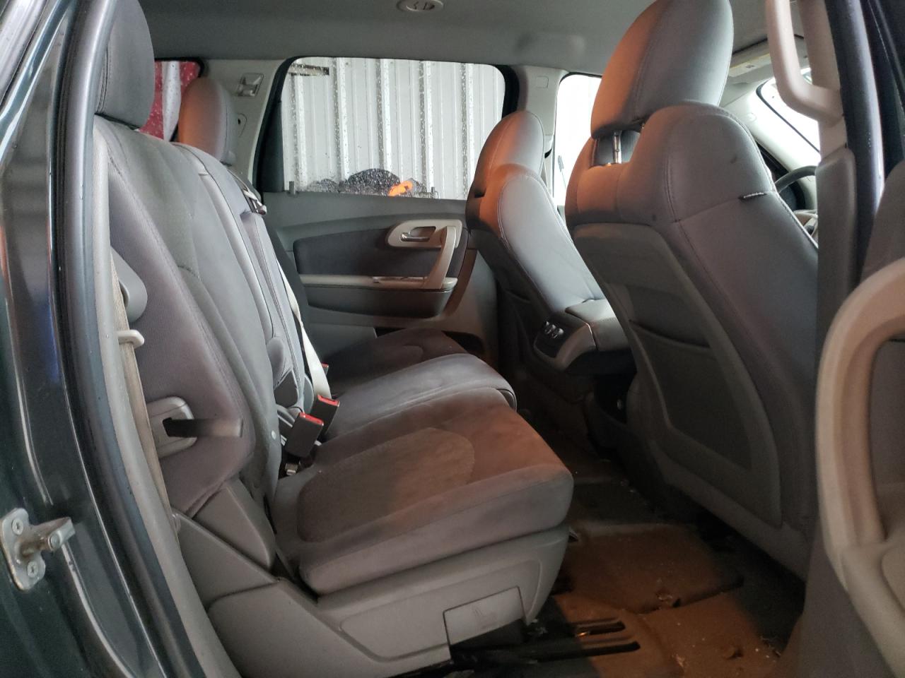 Photo 6 from auction – 2011 CHEVROLET TRAVERSE L with VIN 1GNKVEED5BJ331406