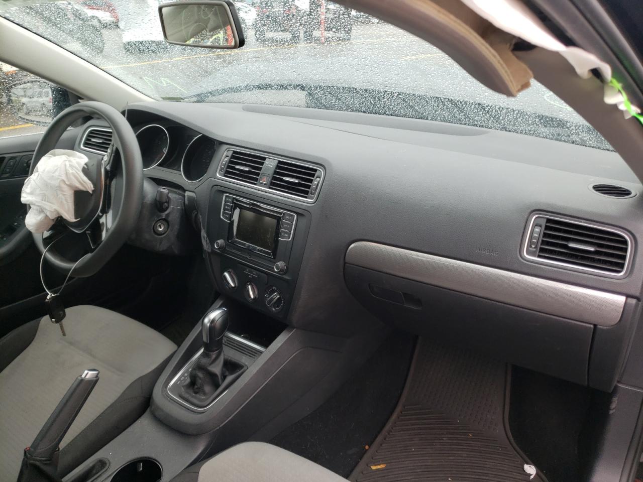 Photo 9 from auction – 2017 VOLKSWAGEN JETTA S with VIN 3VW2B7AJ8HM283661