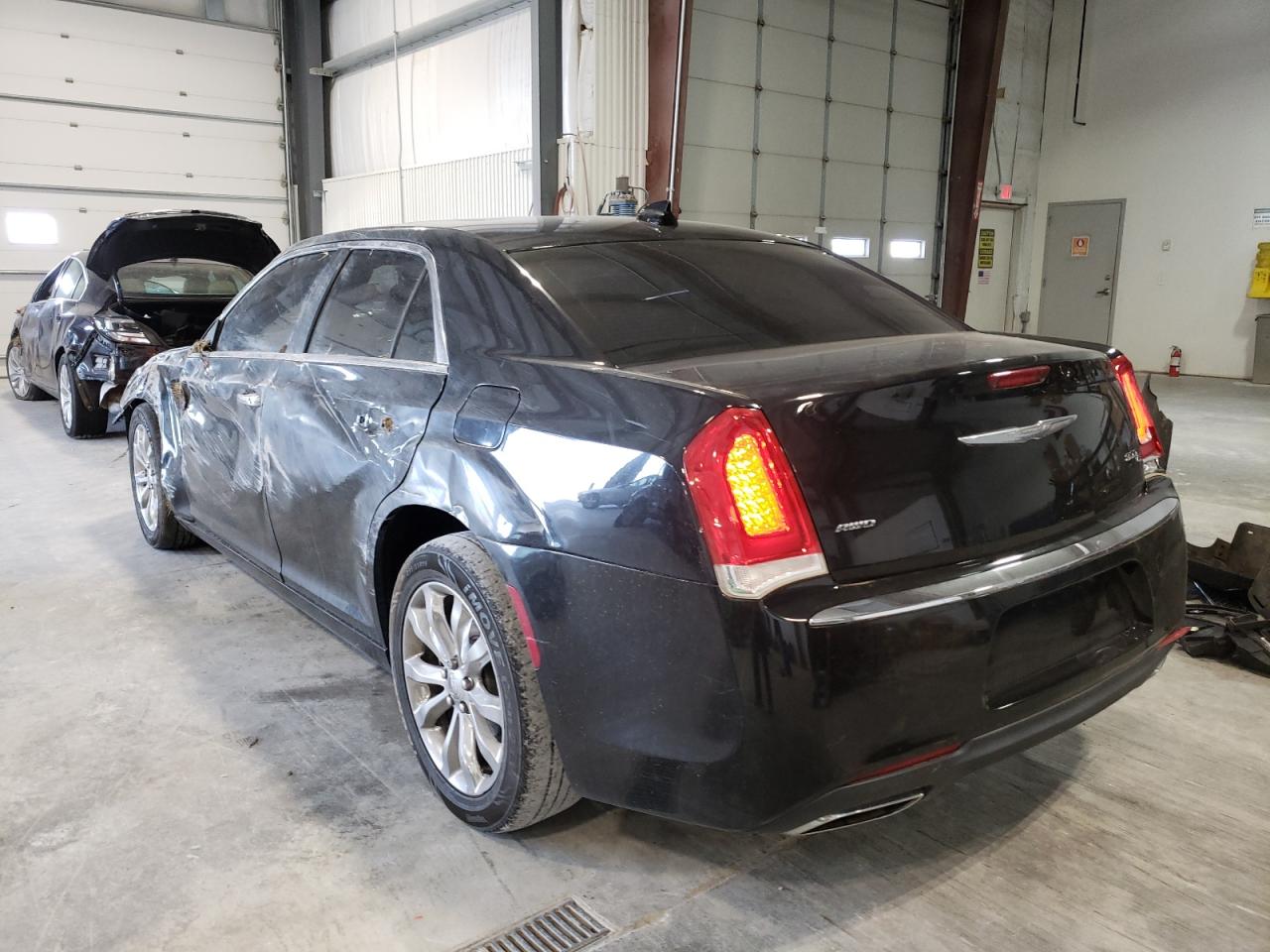 Photo 3 from auction – 2016 CHRYSLER 300C with VIN 2C3CCAKG3GH191136