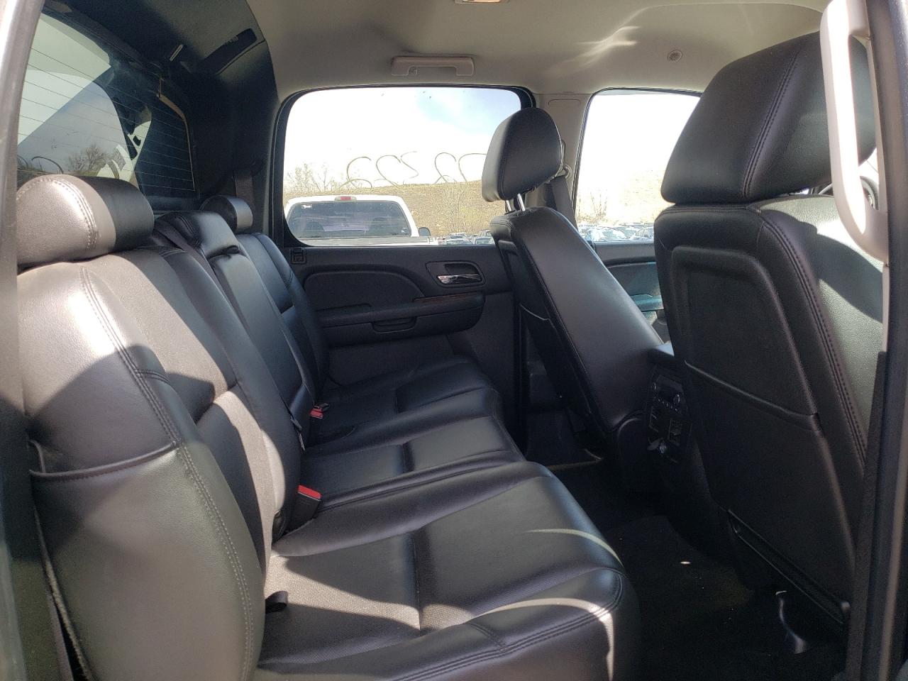 Photo 6 from auction – 2013 CHEVROLET AVALANCHE with VIN 3GNTKGE77DG173917