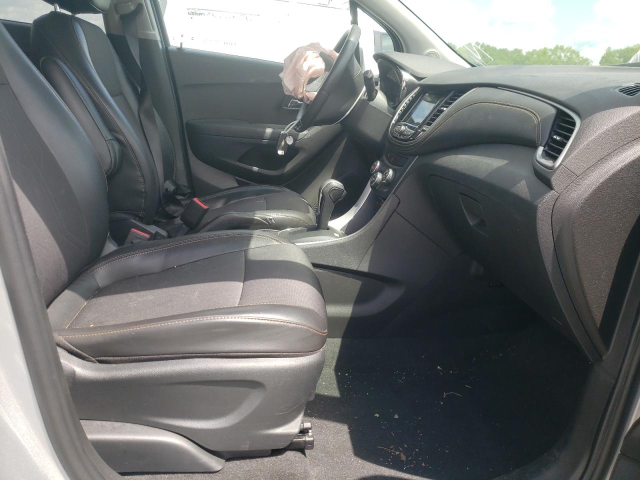 Photo 5 from auction – 2018 CHEVROLET TRAX 1LT with VIN 3GNCJPSB1JL193563