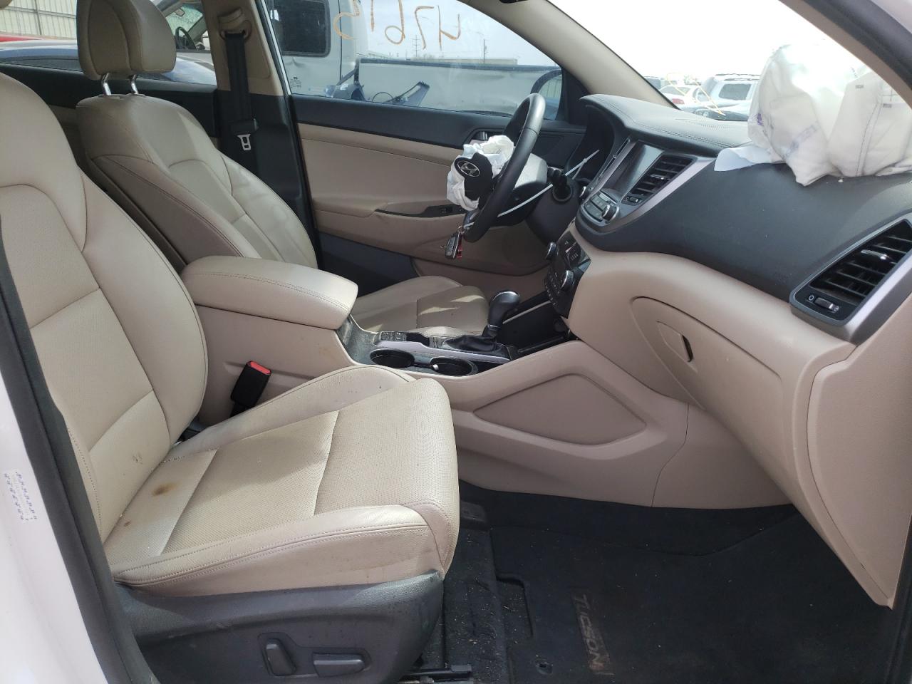 Photo 5 from auction – 2017 HYUNDAI TUCSON LIM with VIN KM8J3CA28HU297905