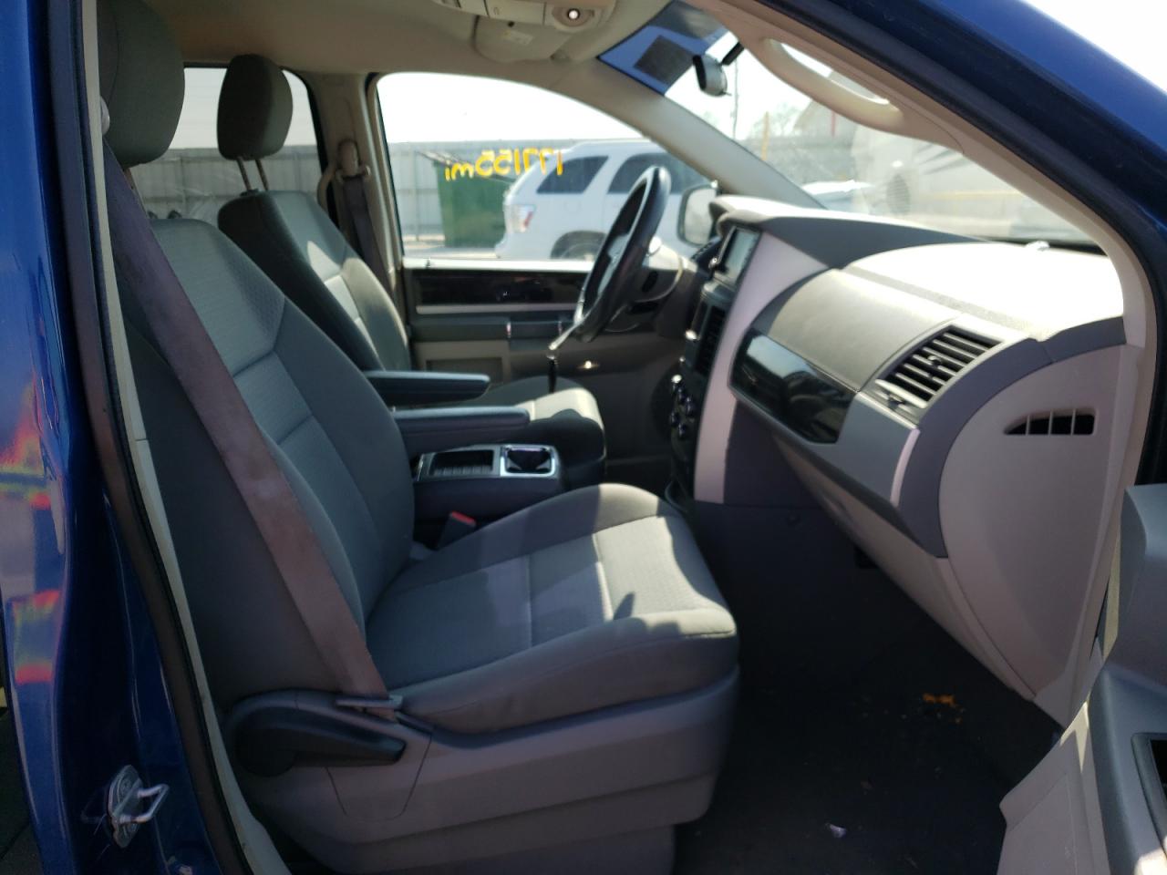 Photo 5 from auction – 2010 DODGE GRAND CARA with VIN 2D4RN5DX3AR146870