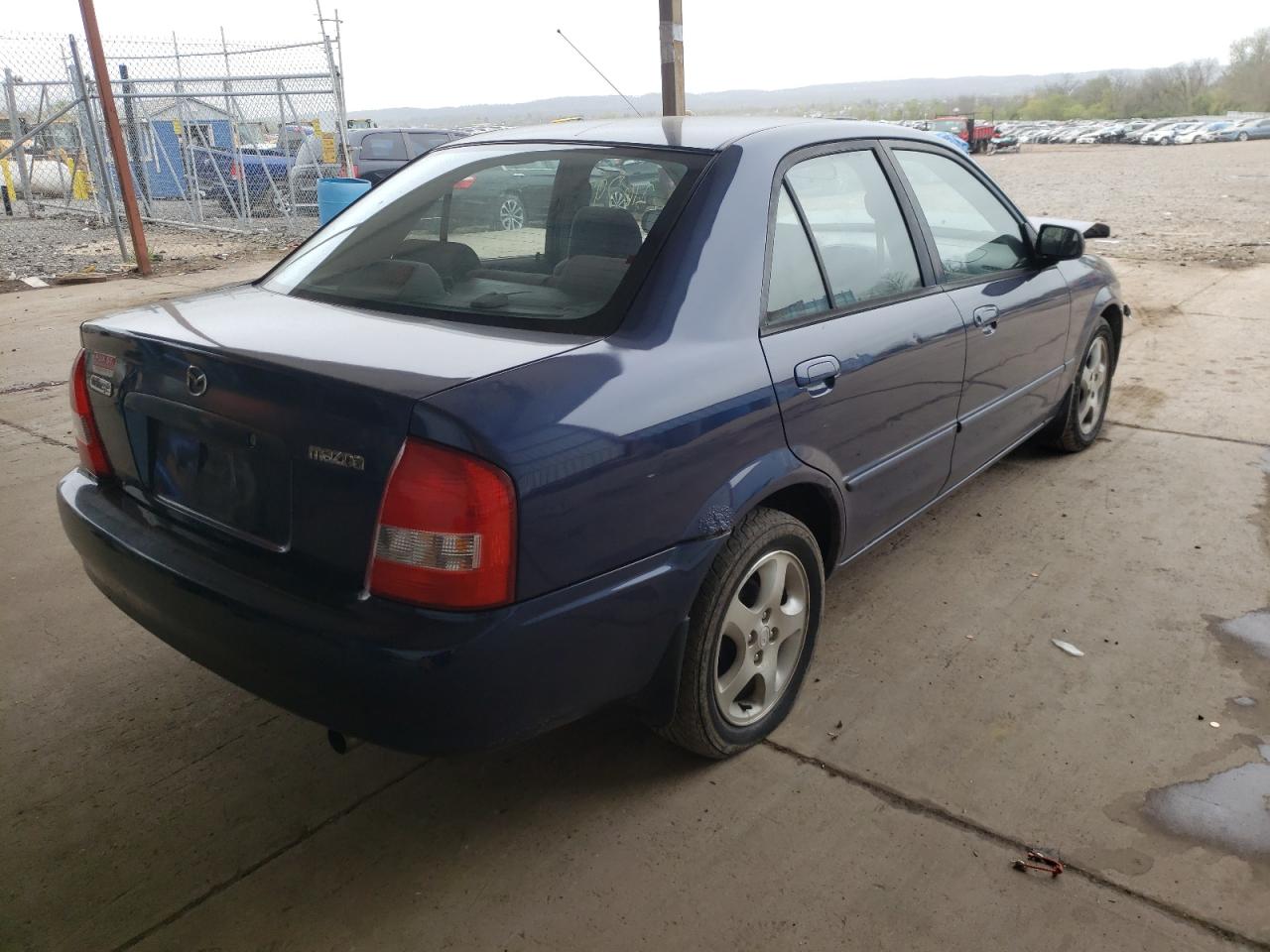 Photo 4 from auction – 2000 MAZDA PROTEGE ES with VIN JM1BJ2212Y0225698