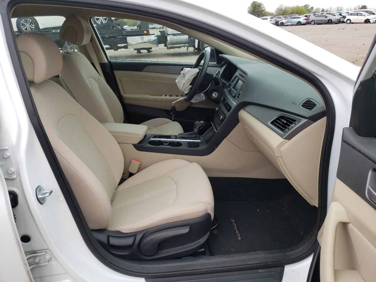 Photo 5 from auction – 2015 HYUNDAI SONATA SE with VIN 5NPE24AF4FH192951