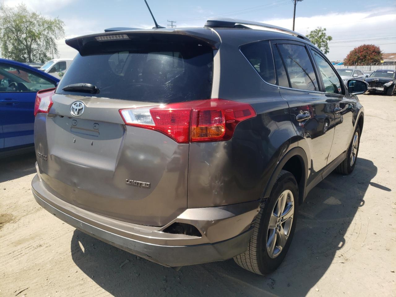 Photo 4 from auction – 2015 TOYOTA RAV4 XLE with VIN JTMWFREV5FD056549