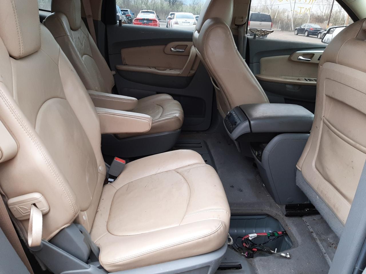Photo 6 from auction – 2010 CHEVROLET TRAVERSE L with VIN 1GNLRGED3AJ217150