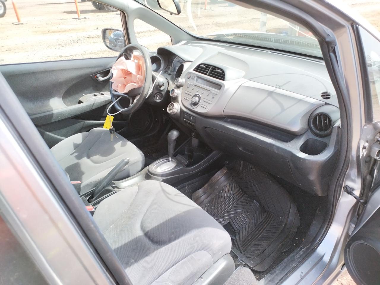 Photo 5 from auction – 2009 HONDA FIT with VIN JHMGE882X9S025007
