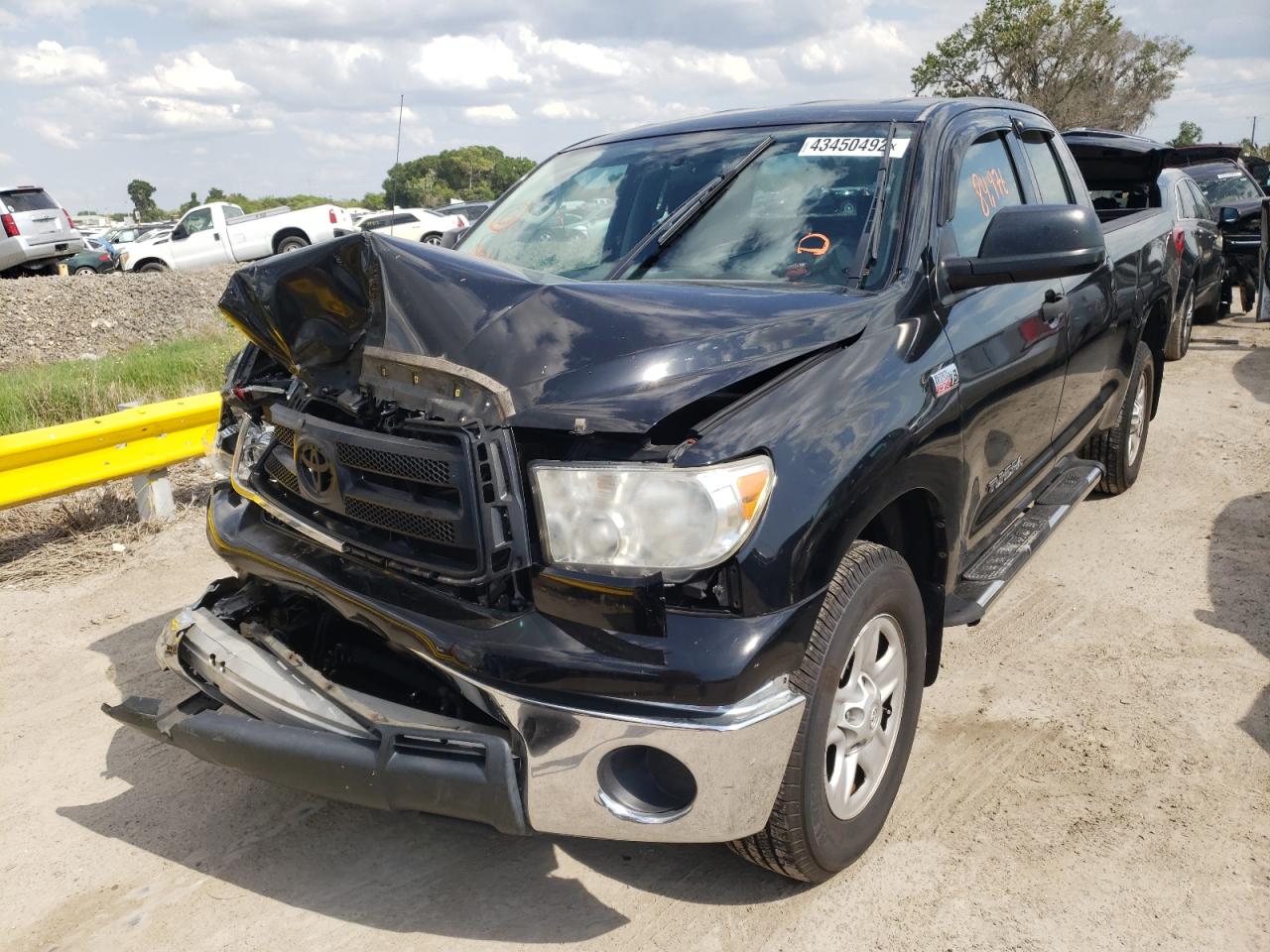 Photo 2 from auction – 2011 TOYOTA TUNDRA DOU with VIN 5TFRY5F14BX102103