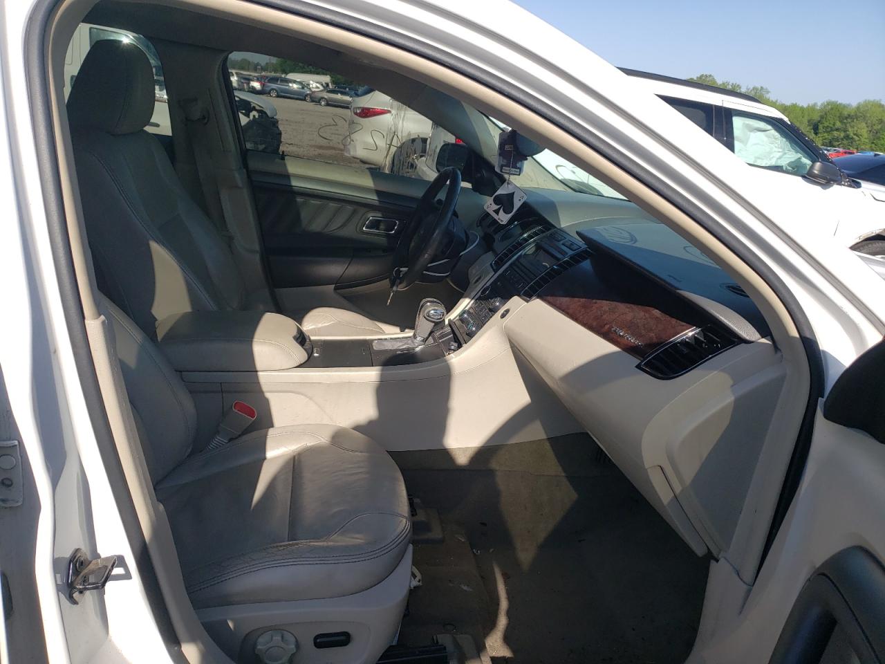 Photo 5 from auction – 2011 FORD TAURUS SEL with VIN 1FAHP2EW6BG143784