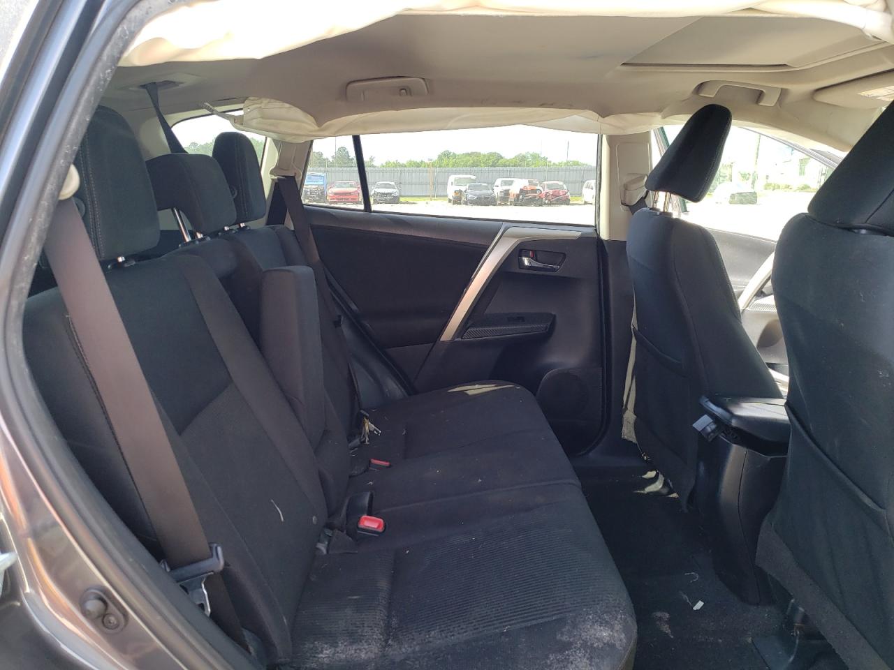 Photo 6 from auction – 2015 TOYOTA RAV4 XLE with VIN JTMWFREV2FD059179