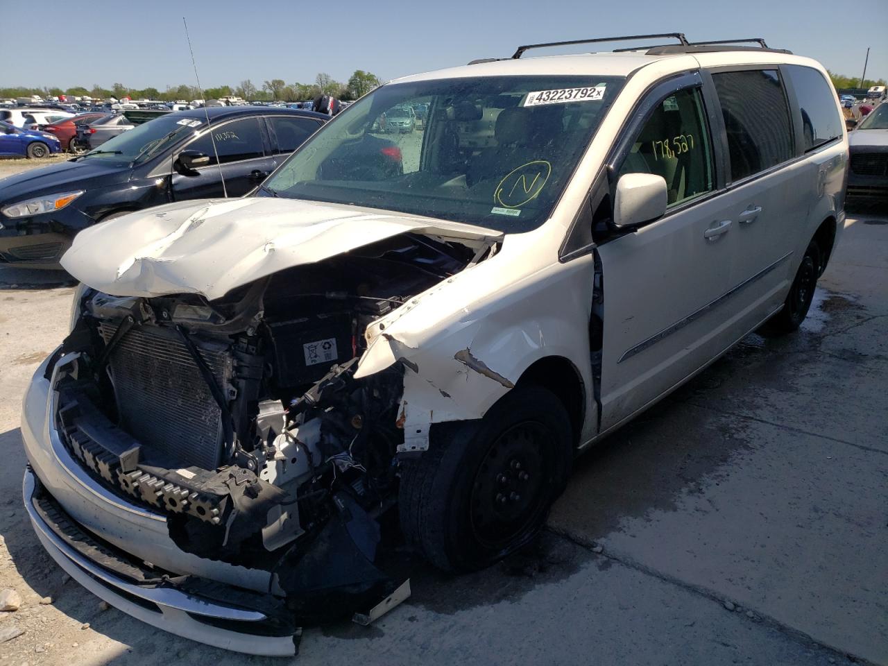 Photo 2 from auction – 2011 CHRYSLER TOWN & COU with VIN 2A4RR5DG2BR664658