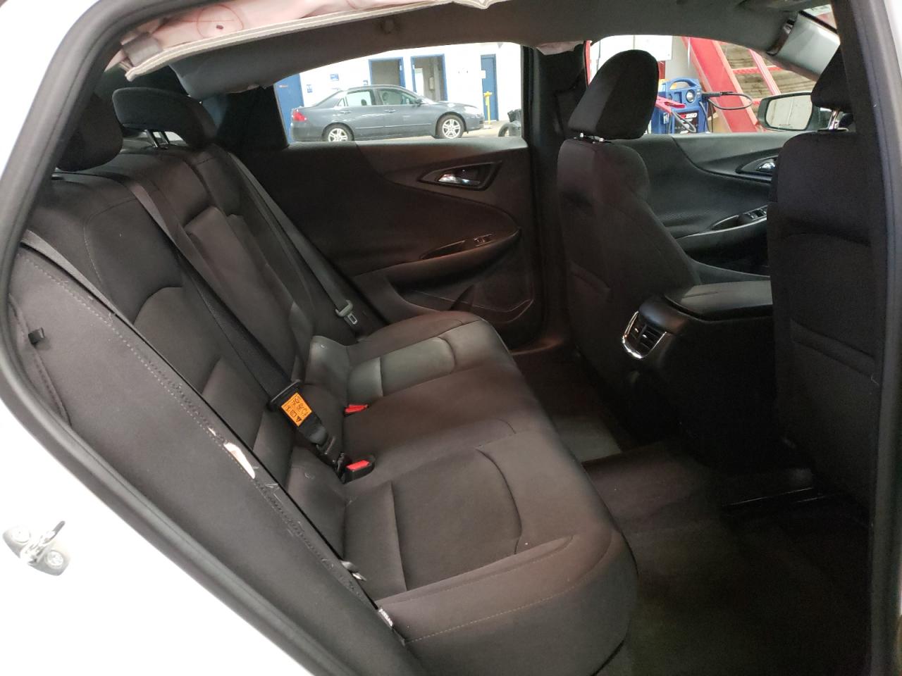 Photo 6 from auction – 2017 CHEVROLET MALIBU LT with VIN 1G1ZE5ST3HF194182