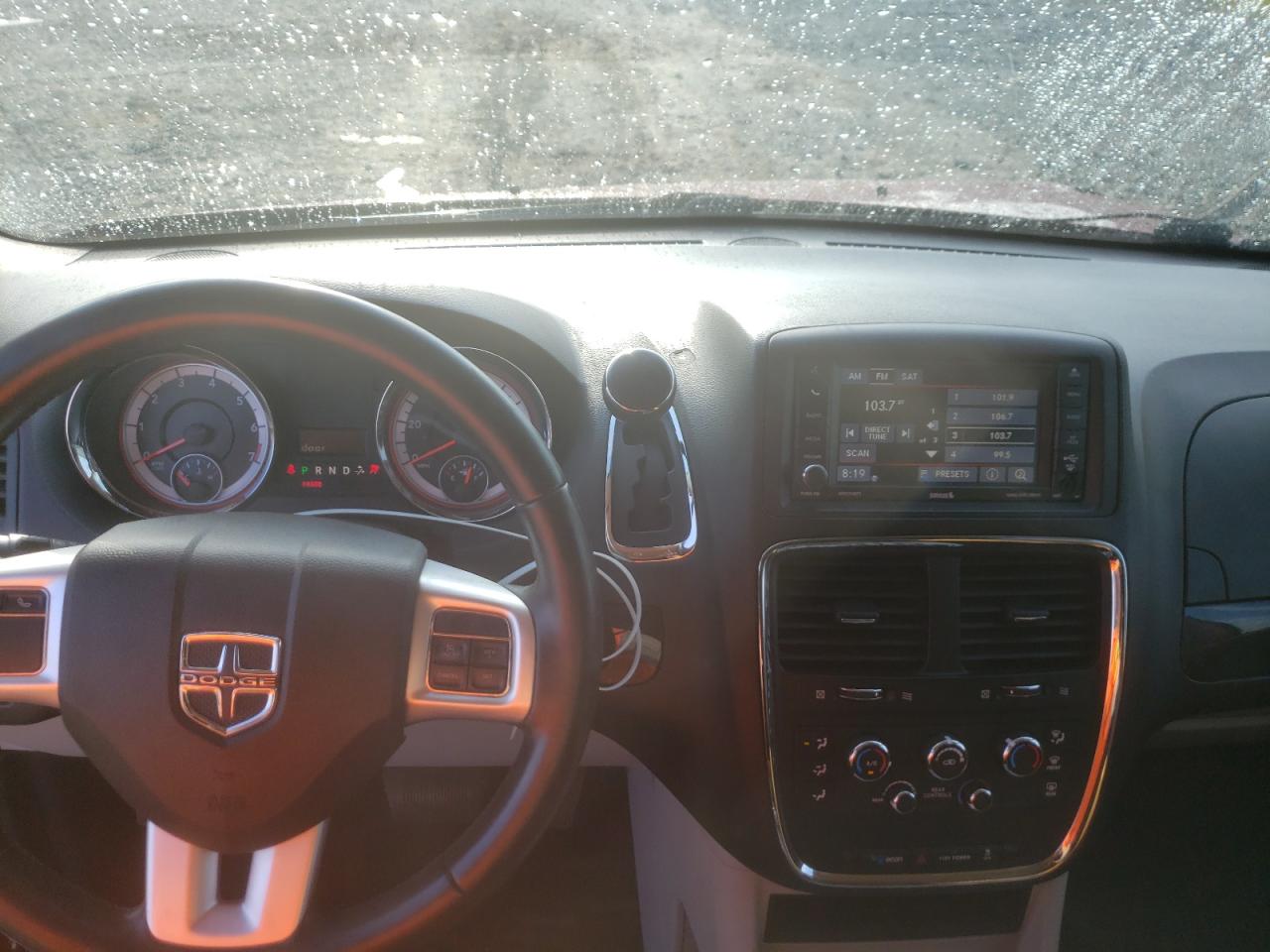 Photo 9 from auction – 2014 DODGE GRAND CARA with VIN 2C4RDGCG6ER104535