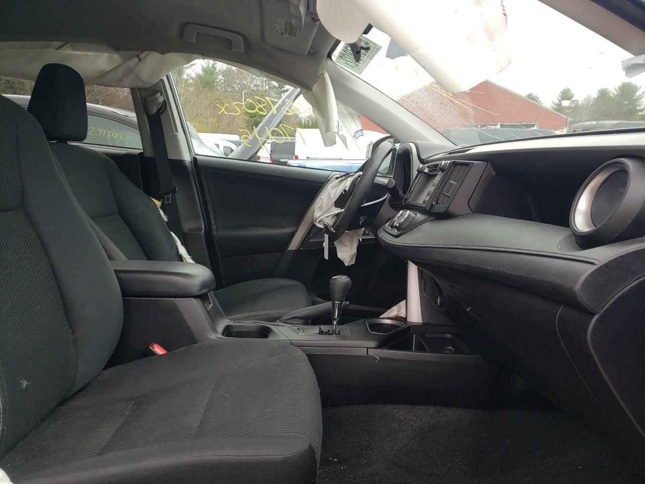 Photo 5 from auction – 2017 TOYOTA RAV4 LE with VIN 2T3BFREV2HW611395